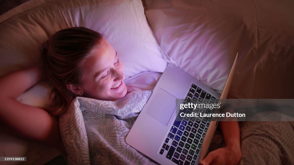 Laptop-Bett beobachten