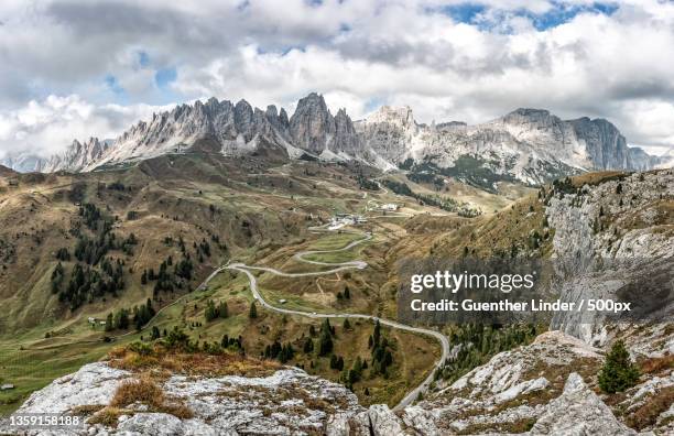 passo gardena,scenic view of mountains against sky,bozen,italy - val gardena stockfoto's en -beelden
