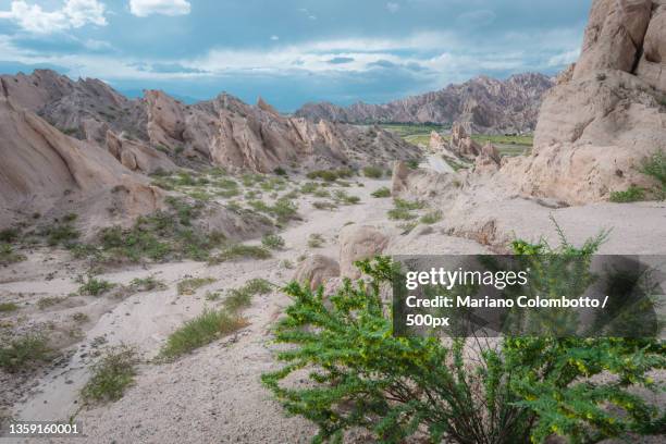 quebrada de las flechas,scenic view of rocky mountains against sky,argentina - flechas stock pictures, royalty-free photos & images