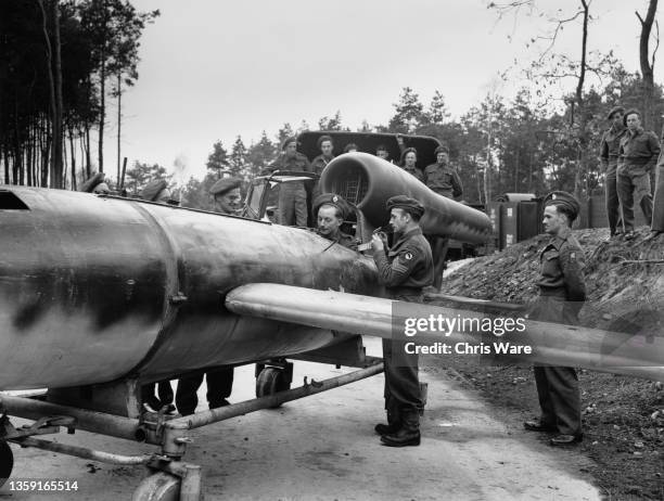 British Army soldiers examine a captured Luftwaffe pulsejet-engined Fieseler Fi-103R Reichenberg piloted flying bomb from the " Leonidas Squadron "...