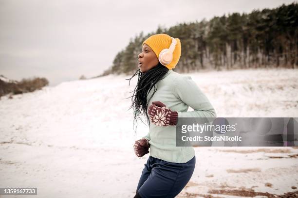 i'm healthy woman - winter weather stock pictures, royalty-free photos & images