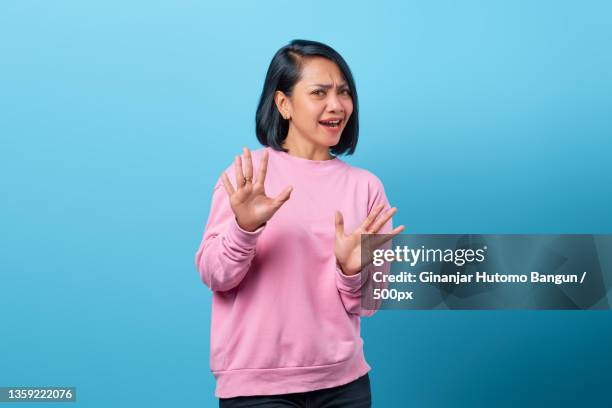 portrait of beautiful young asian woman refusing offer feeling awkward,indonesia - genannt photos et images de collection