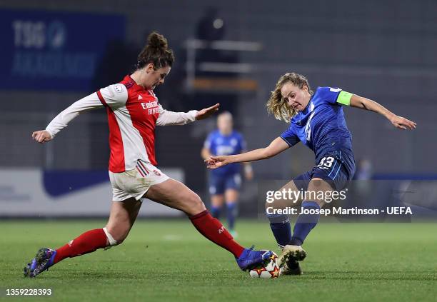 Jennifer Beattie of Arsenal and Fabienne Dongus of 1899 Hoffenheim battle for the ball during the UEFA Women's Champions League group C match between...