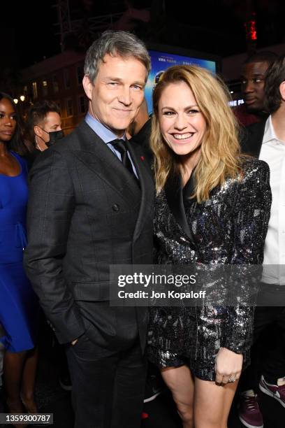 Stephen Moyer and Anna Paquin attend the "American Underdog" Premiere at TCL Chinese Theatre on December 15, 2021 in Hollywood, California.