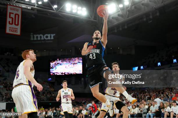 Chris Goulding of United drives to the basket during the round three NBL match between Melbourne United and Sydney Kings at John Cain Arena on...