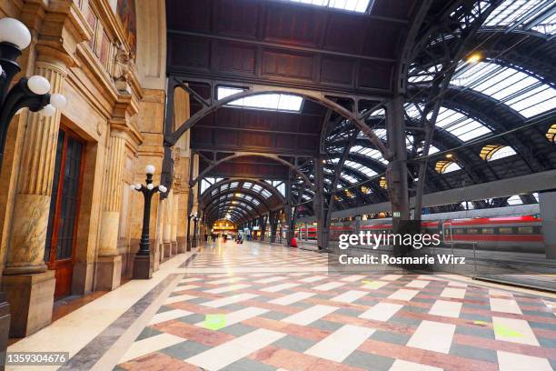 milan central station, old paved platform - central terminal stock pictures, royalty-free photos & images