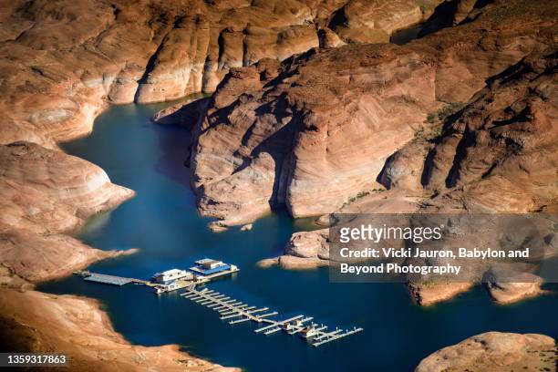 beautiful aerial scenic  of boat dock against rocks taken over lake powell, arizona - lake powell - fotografias e filmes do acervo