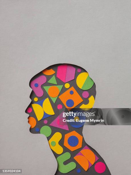 paper head silhouette with geometric shapes - brainstorming illustration stock-fotos und bilder