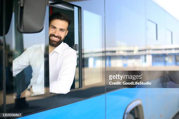 笑顔バスドライバ - バス運転手 ストックフォトと画像
