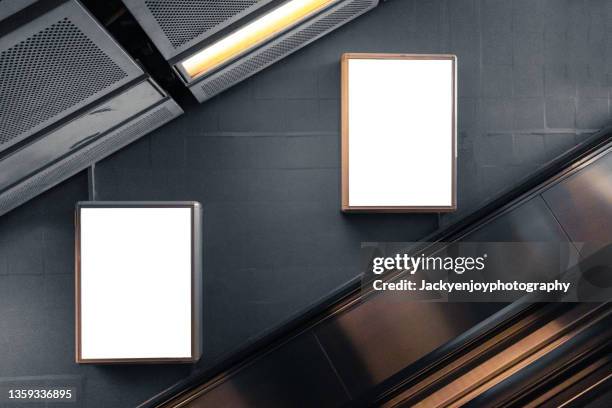 blank billboard at subway station - underground rail stockfoto's en -beelden