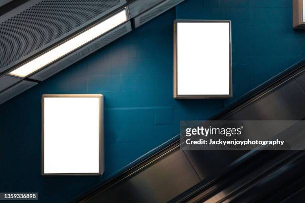 blank billboard at subway station - plakat mock up stock-fotos und bilder