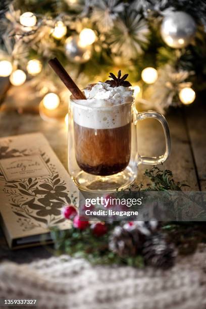 coffee latte - christmas coffee imagens e fotografias de stock