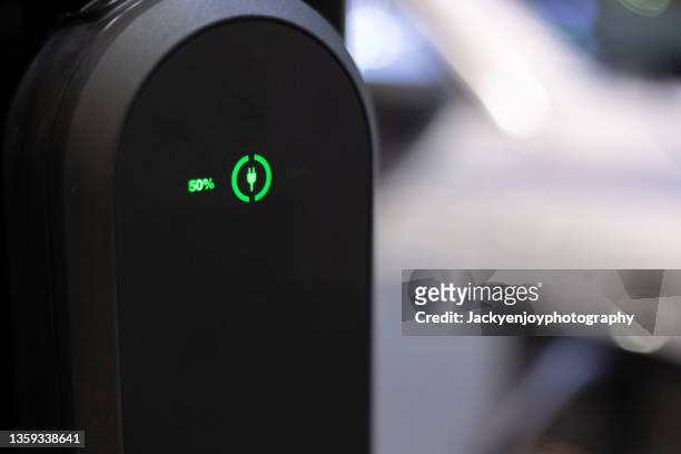 charging of an electric car - stazione di ricarica per veicoli elettrici foto e immagini stock