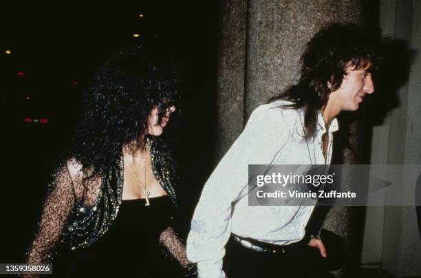 American singer and actress Cher, wearing a black outfit, with American guitarist Richie Sambora, wearing a white shirt, circa 1988.