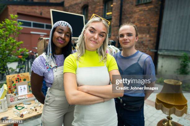 young friends at yard sale - market vendor stock pictures, royalty-free photos & images