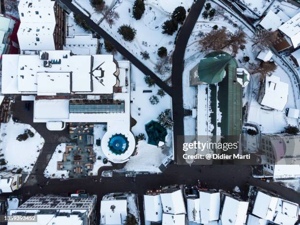 top down view of the zermatt church in the alps in valais, switzerland - monumente stock-fotos und bilder