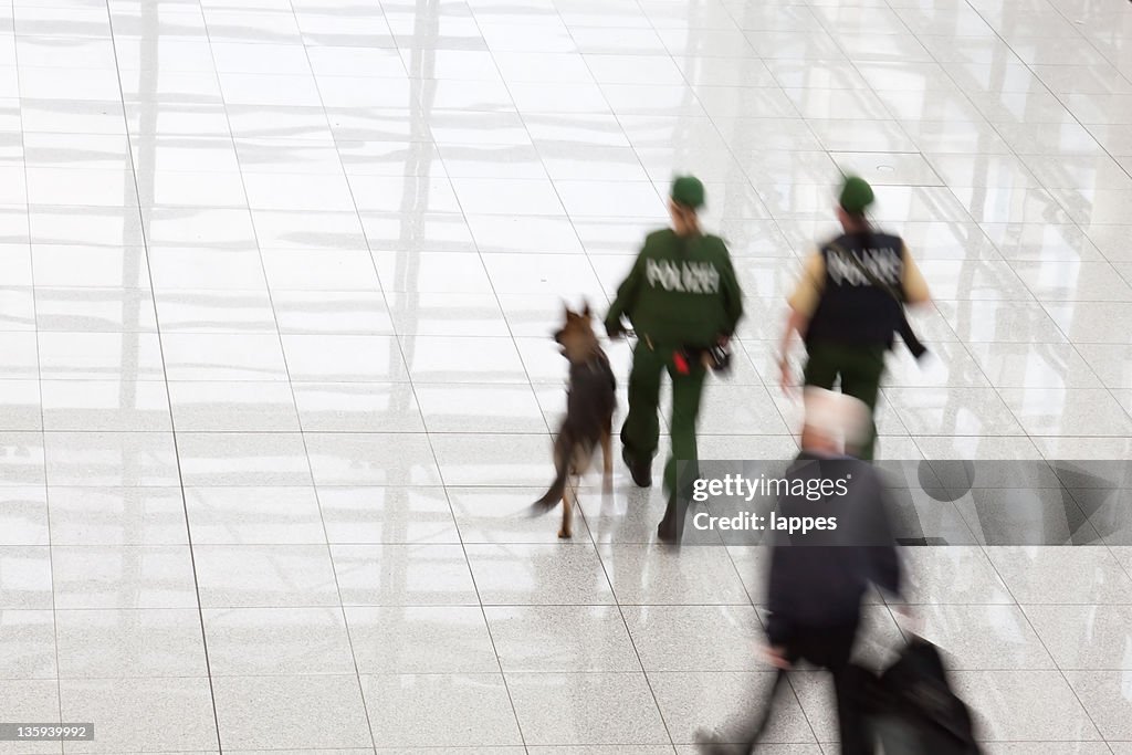 Polizei am Flughafen