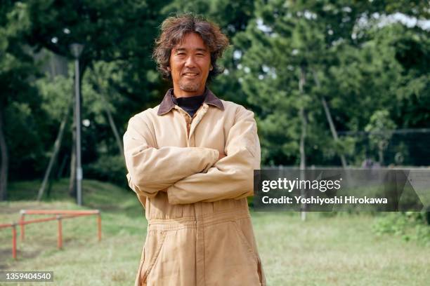 portrait of basic engineer in his 50s - grounds crew stock pictures, royalty-free photos & images