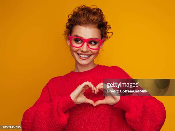 beautiful woman - sweater stockfoto's en -beelden