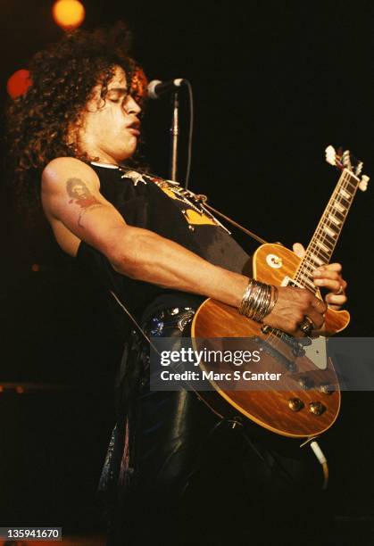 Slash of the rock band 'Guns n' Roses' performs onstage at the Country Club on October 18, 1985 in Reseda, California.