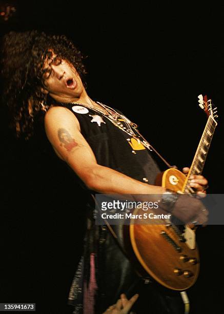 Slash of the rock band 'Guns n' Roses' performs onstage at the Country Club on October 18, 1985 in Reseda, California.