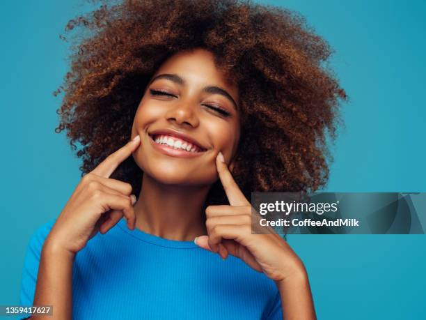 hermosa mujer afro - black teenage models fotografías e imágenes de stock