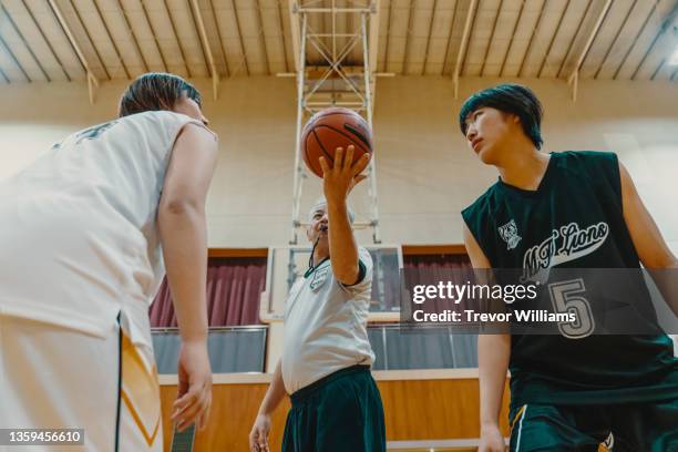 japanese female college basketball players about to tip-off before a game - womens college basketball stock-fotos und bilder