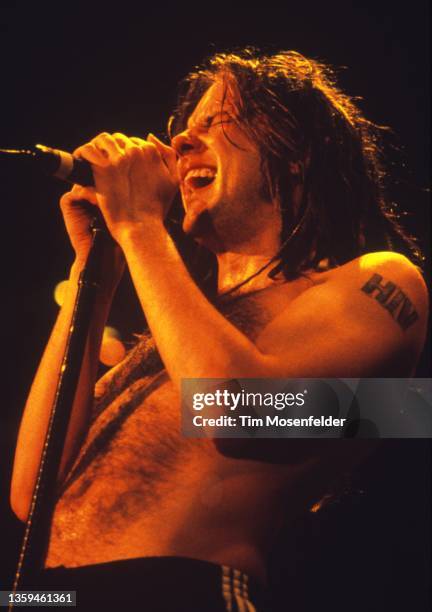 Jonathan Davis of Korn performs at Oakland Arena on February 25, 1996 in Oakland, California.