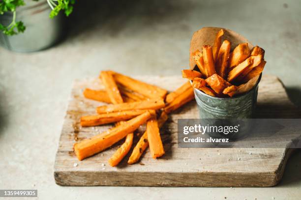 sweet potato fries - sweet potato fries stock pictures, royalty-free photos & images