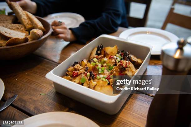 roasted celeriac dish - celeriac stockfoto's en -beelden