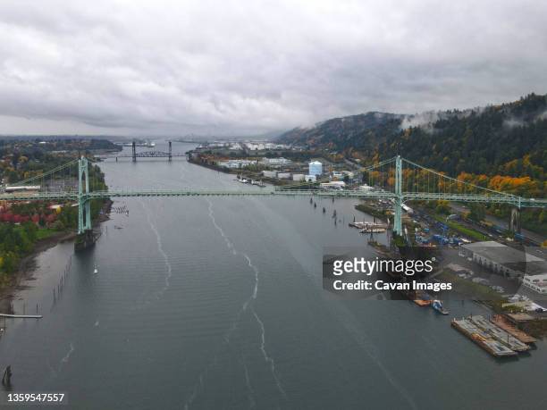 st johns bridge and harbor in portland, or - willamette river stock pictures, royalty-free photos & images