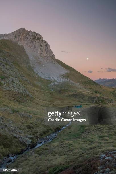 group of people with tents watching sunset and moon rise, the pyrenees - provinz huesca stock-fotos und bilder