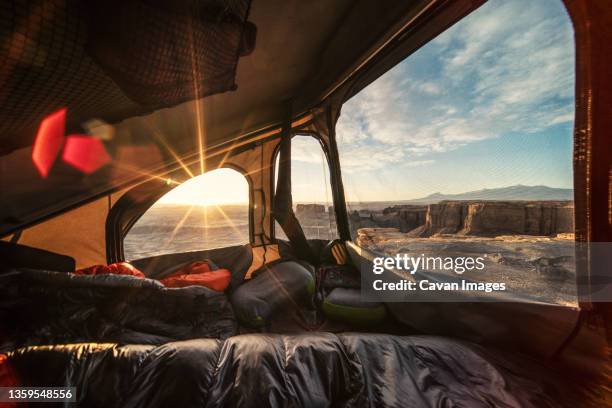 rooftop tent overlooking desert canyon - st george utah 個照片及圖片檔