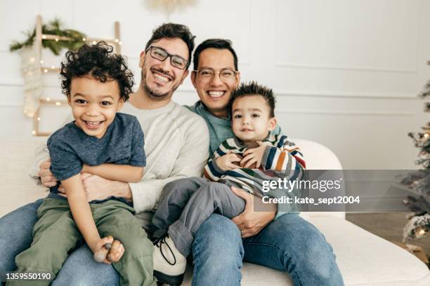 benefits of same sex parenting  - confident and happy children - kids christmas lifestyle imagens e fotografias de stock