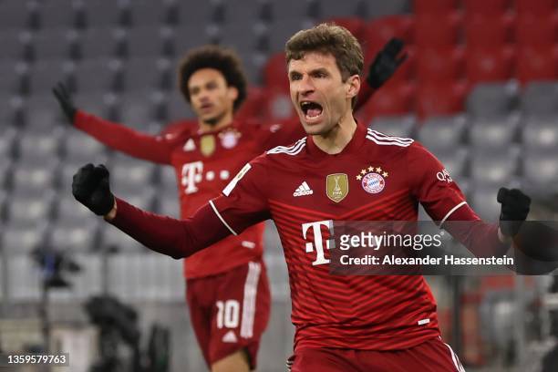 Thomas Mueller of Muenchen celebrates his team's first goal with teammate Robert Lewandowski during the Bundesliga match between FC Bayern München...