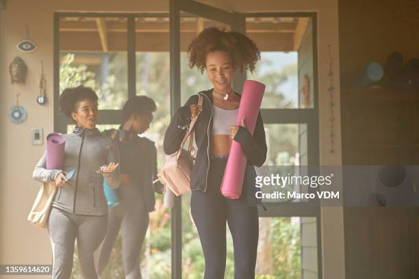 shot of a group of young women entering a yoga studio together - open workout stockfoto's en -beelden