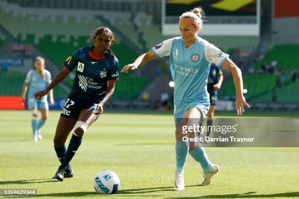 Hannah Wilkinson of Melbourne City controls the ball during the round three A-League Womens match between Melbourne City and Adelaide United at AAMI...