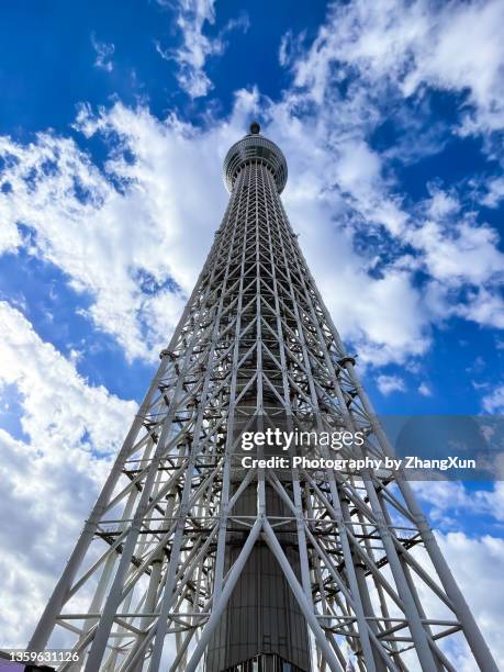 tokyo sky tree low angle view at day time. - tokyo sky tree stock-fotos und bilder