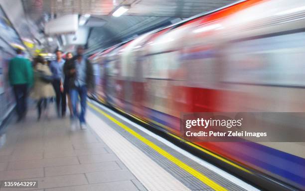 london tube motion blurred rush hour - london underground speed stock pictures, royalty-free photos & images