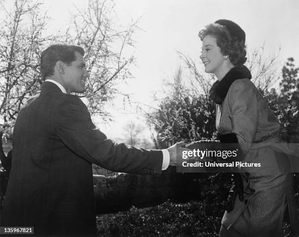 American actors John Gavin and Susan Hayward start a romance in the Ross Hunter-Carrollton film 'Back Street', 1961.