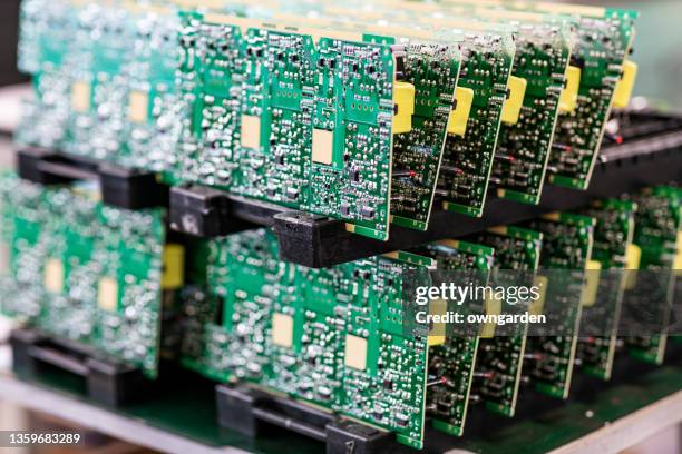 circuit board with electronic components - data processing stockfoto's en -beelden