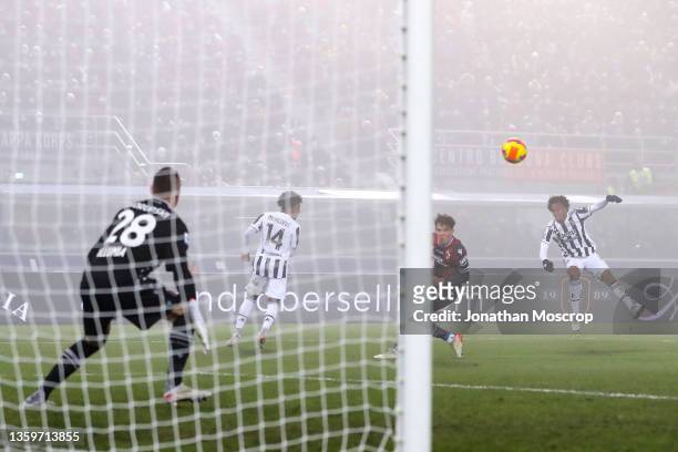 Juan Cuadrado of Juventus fires the ball past Lukasz Skorupski of Bologna FC to give the side a 2-0 lead during the Serie A match between Bologna FC...