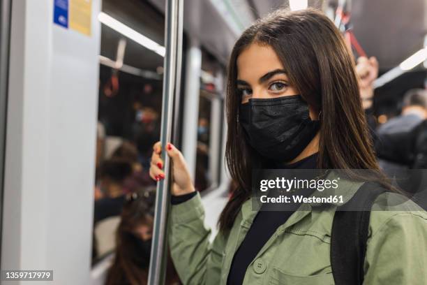 woman with protective face mask in subway train - máscara de proteção imagens e fotografias de stock