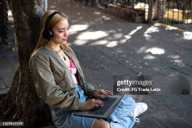 Girl Laptop Outside Photos and Premium High Res Pictures - Getty Images