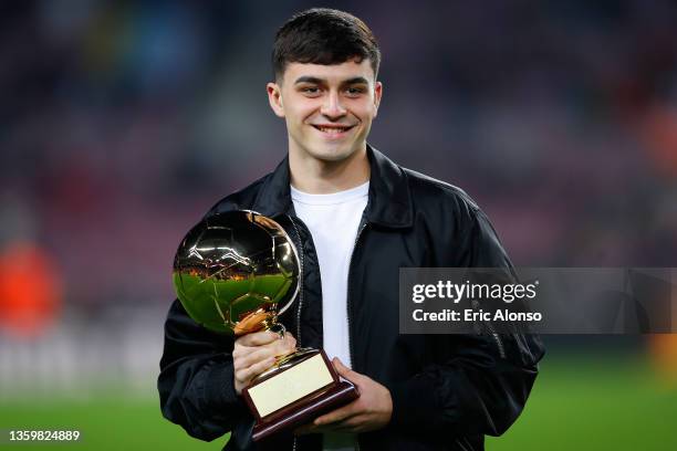 Pedro Gonzalez 'Pedri' of FC Barcelona poses with the Golden Boy 2021 award prior to the LaLiga Santander match between FC Barcelona and Elche CF at...