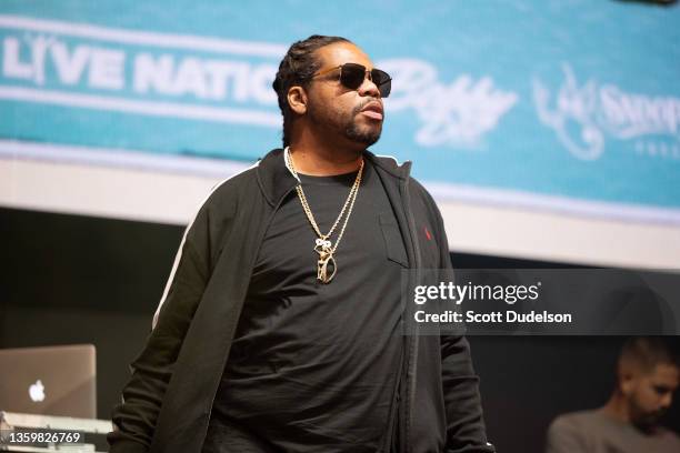 Wish Bone Cd Rapper 138 Wish Bone Rapper Stock Photos, High-Res Pictures, and Images ...