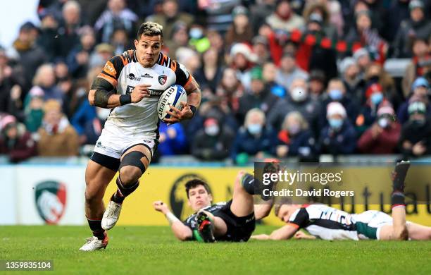 Hosea Saumaki of Leicester Tigers breaks clear to score their four try during the Heineken Champions Cup match between Leicester Tigers and Connacht...