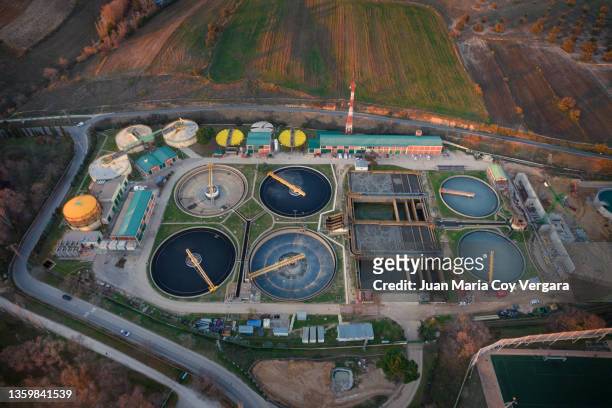 high angle view of waste treatment plant 02 -  móstoles (madrid, spain) - recycling center fotografías e imágenes de stock
