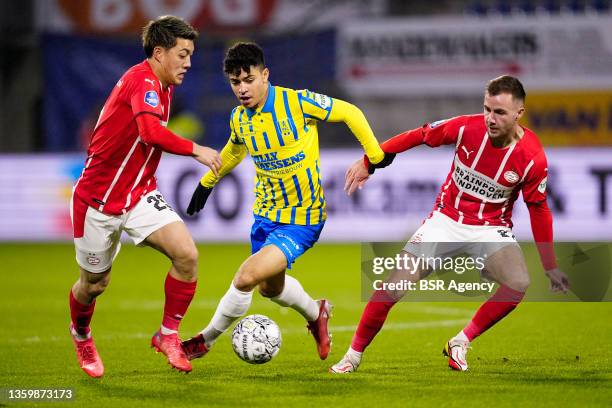 Ritsu Doan of PSV Eindhoven in duel with Ayman Azhil of RKC Waalwijk and Mario Gotze of PSV Eindhoven during the Dutch Eredivisie match between RKC...