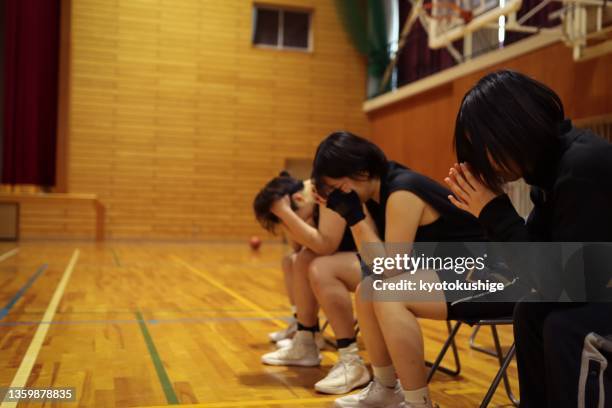 young female team loses - basketball teamwork stock pictures, royalty-free photos & images